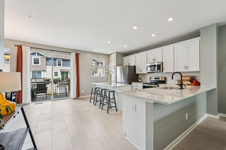 Property Photo:  2222 Gateway Curve  MN 55109 