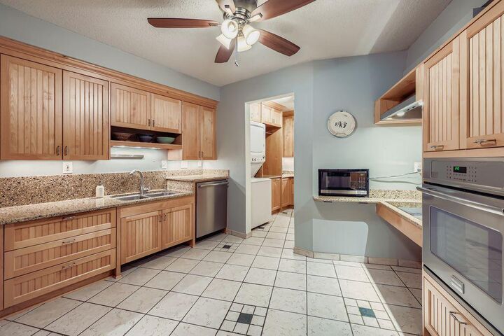 Property Photo:  2680 Oxford Street N 109  MN 55113 