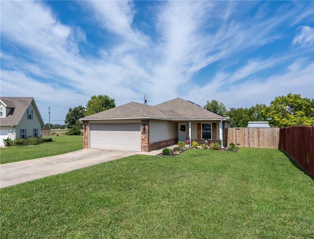 Property Photo: 1462 Crestview Avenue AR 72722