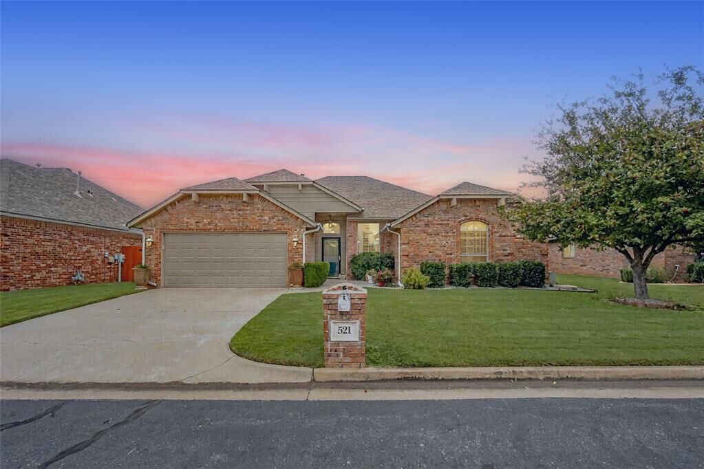 Property Photo:  521 SW 125th Terrace  OK 73170 