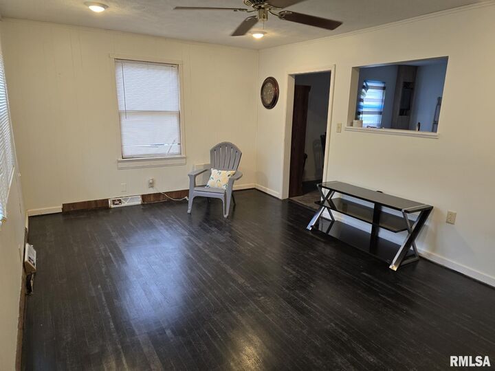 Property Photo: 505 S 2nd Street IL 62959