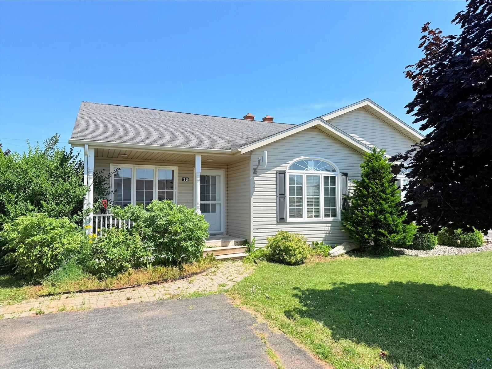Property Photo:  15 Parkway Drive  PE C1E 2M3 