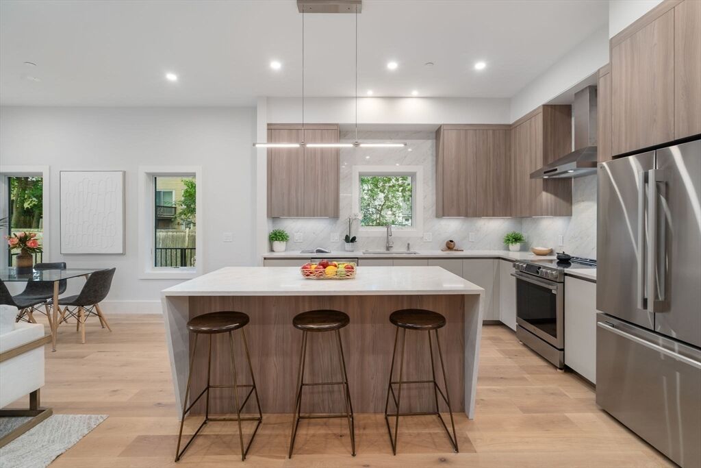 Property Photo:  2202 Commonwealth Ave 2  MA 02466 