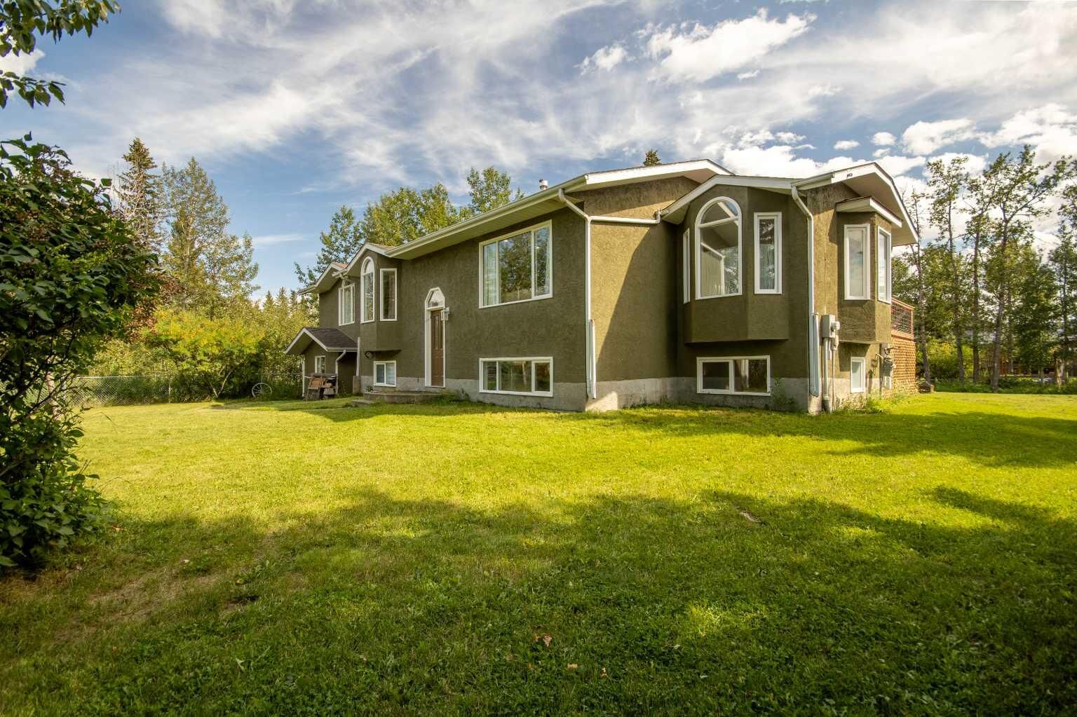 Property Photo: 550 4 Avenue W AB T0M 1X0