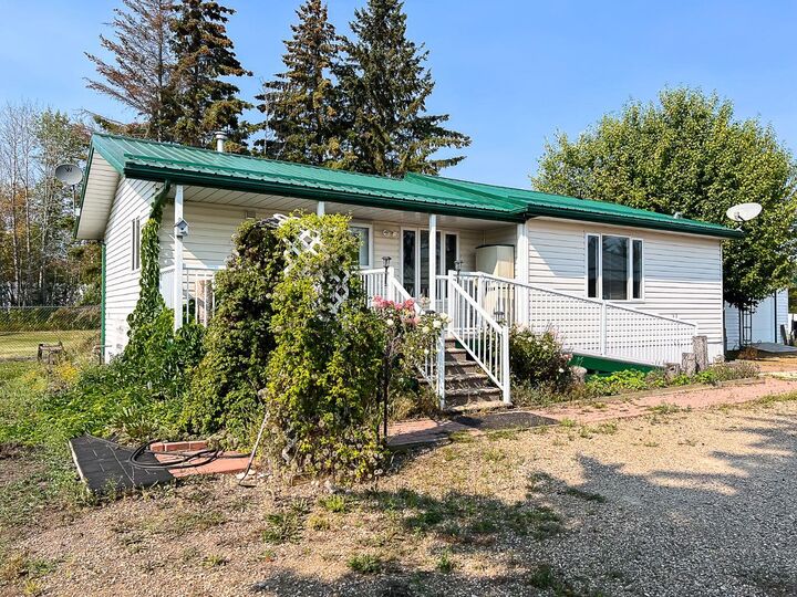 Property Photo: 143 Peace River Ave AB T0G 1J0