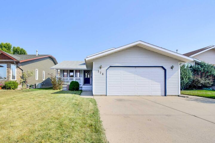 Property Photo: 174 Donnelly Crescent AB T4R 2L6