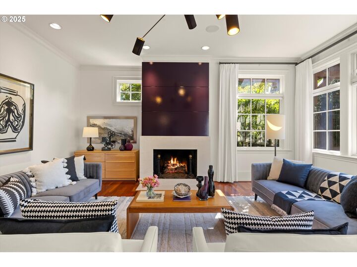 Property Photo:  1948 SW Terrace Dr  OR 97201 