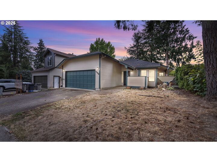 Property Photo: 7930 SW Churchill Way OR 97224