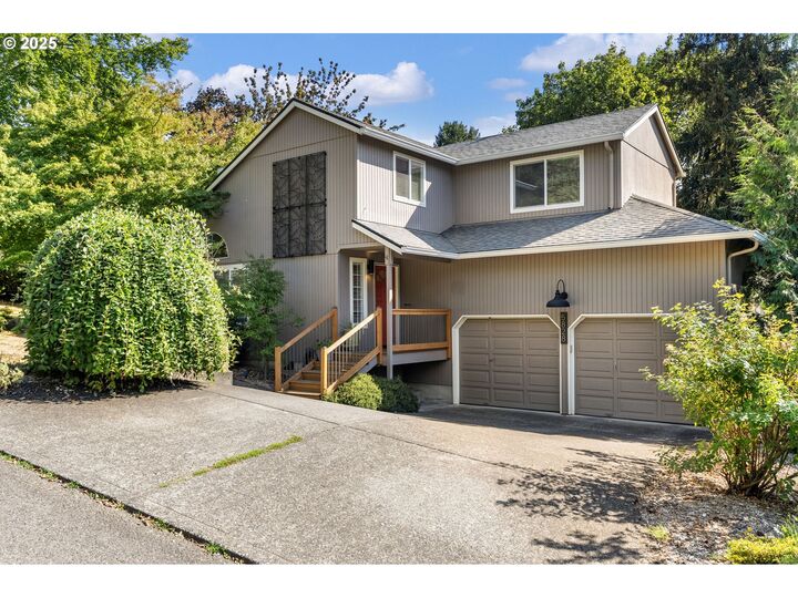 Property Photo:  5828 SW Huddleson St  OR 97219 