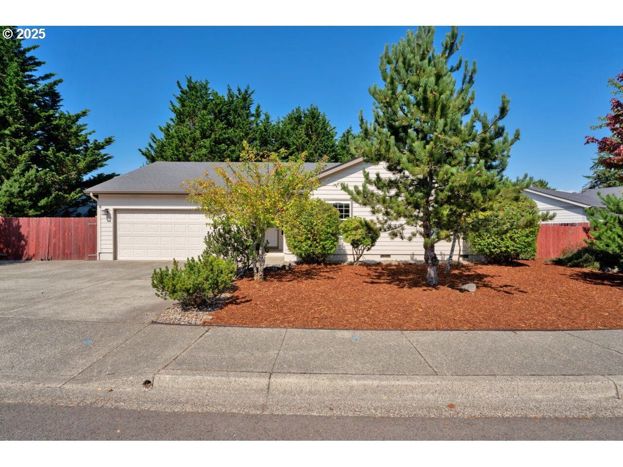 Property Photo:  3925 Munsel Creek Dr  OR 97439 