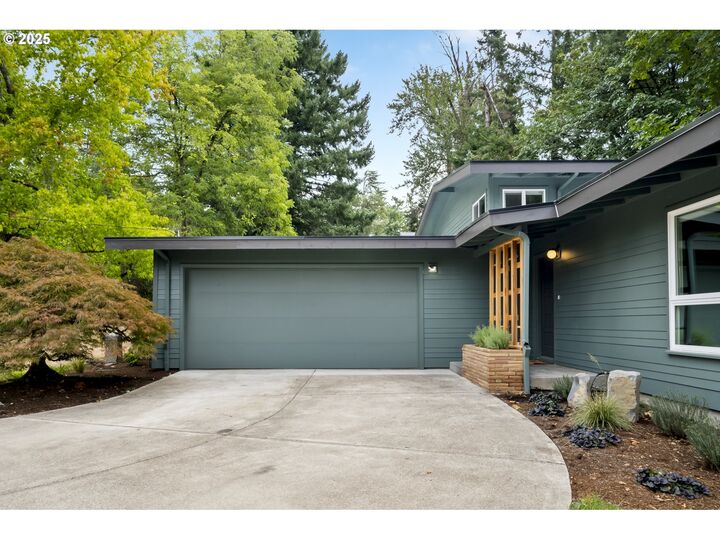 Property Photo: 4114 SW Lee St OR 97221