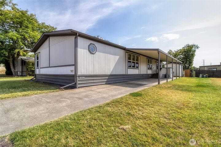 Property Photo:  974 NE Chelan Street  WA 99324 