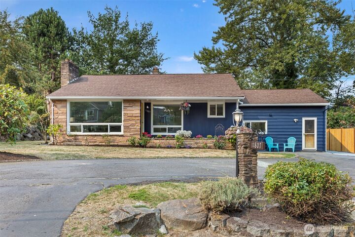 Property Photo:  11807  Military Road S  WA 98168 