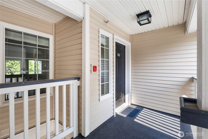 Property Photo: 12116 NE 172nd Place K302 WA 98011
