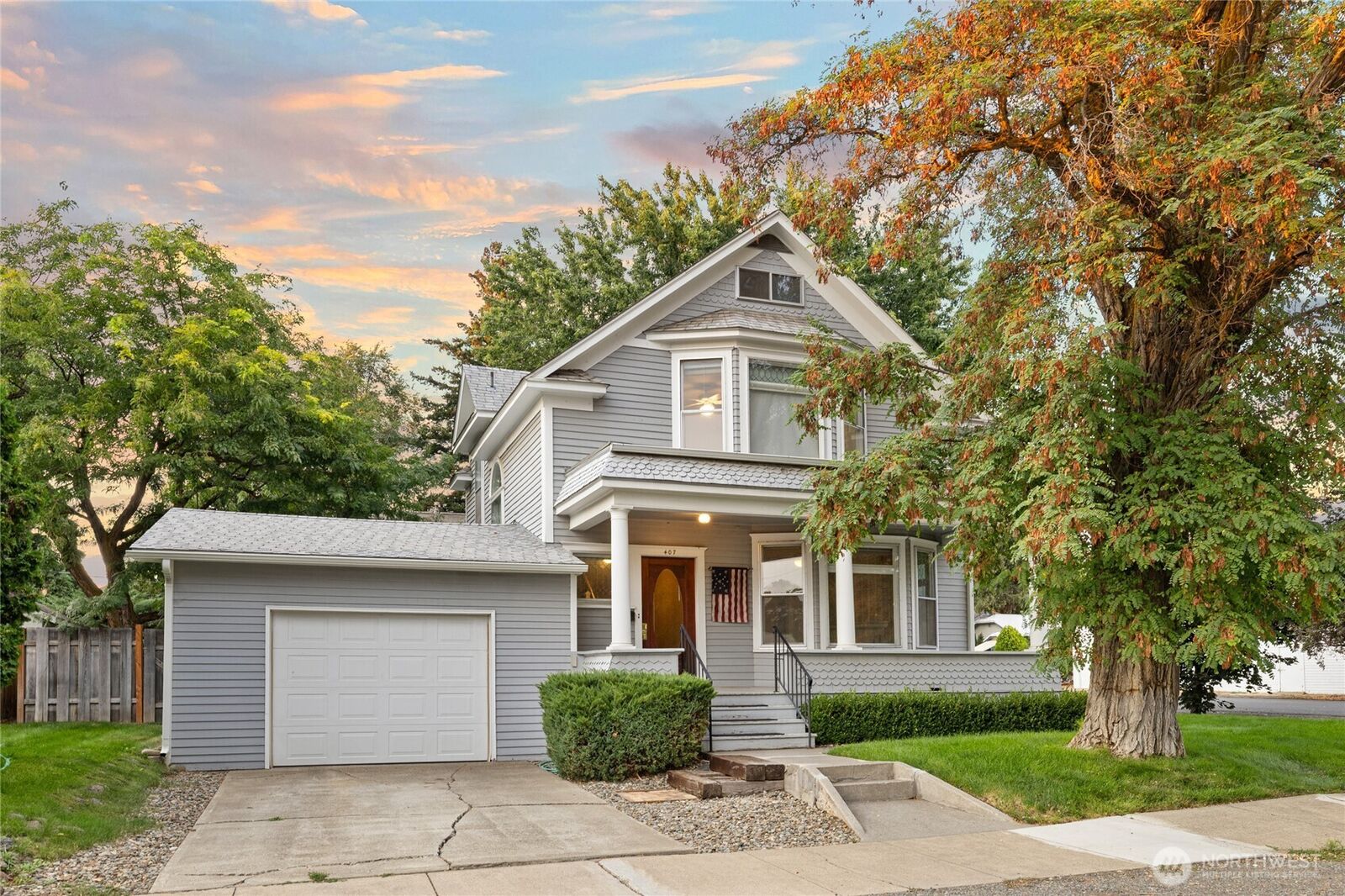 Property Photo: 407 E 2nd Avenue WA 98926