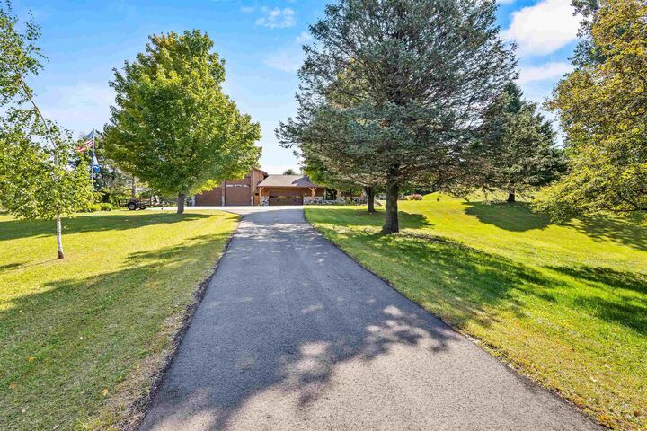 Property Photo:  9092 N Paradise Road  WI 53040-9719 