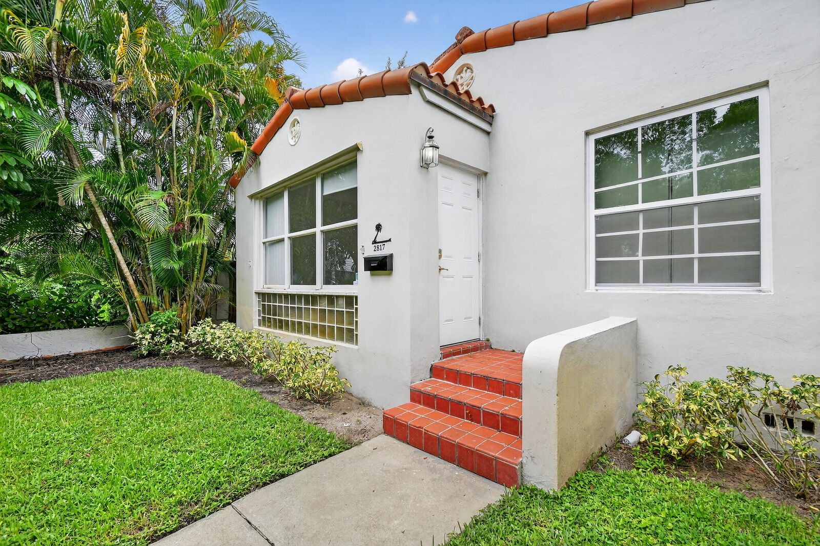 Property Photo: 2817 Poinsettia Avenue FL 33407