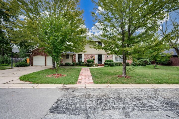 Property Photo: 7954 E Dublin Ct KS 67206
