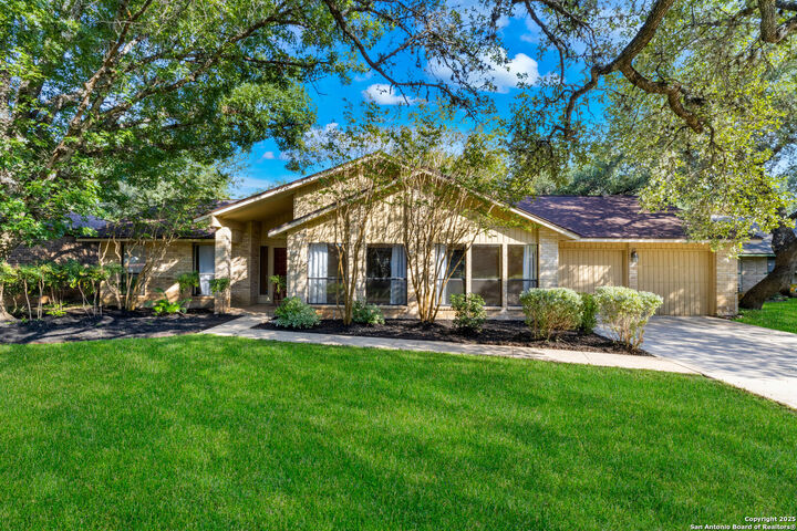 Property Photo: 814 Lone Wolf TX 78232