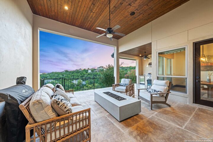 Property Photo: 6802 Bella Colina TX 78256