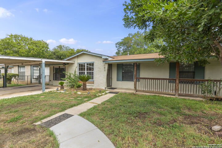 Property Photo: 103 Carmen Pl TX 78207