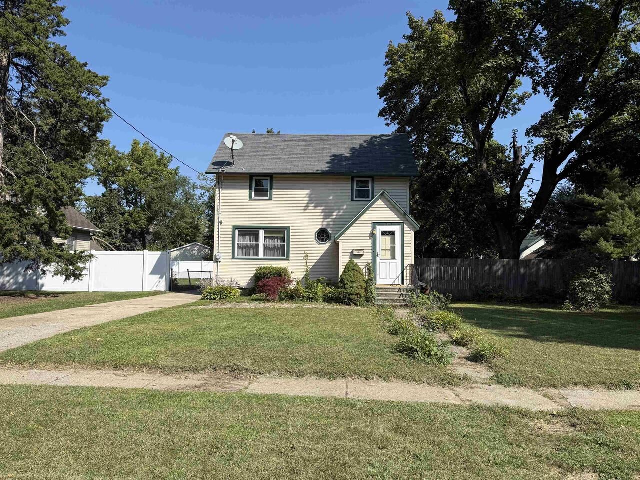 Property Photo:  1345 Forest Avenue  WI 53511 
