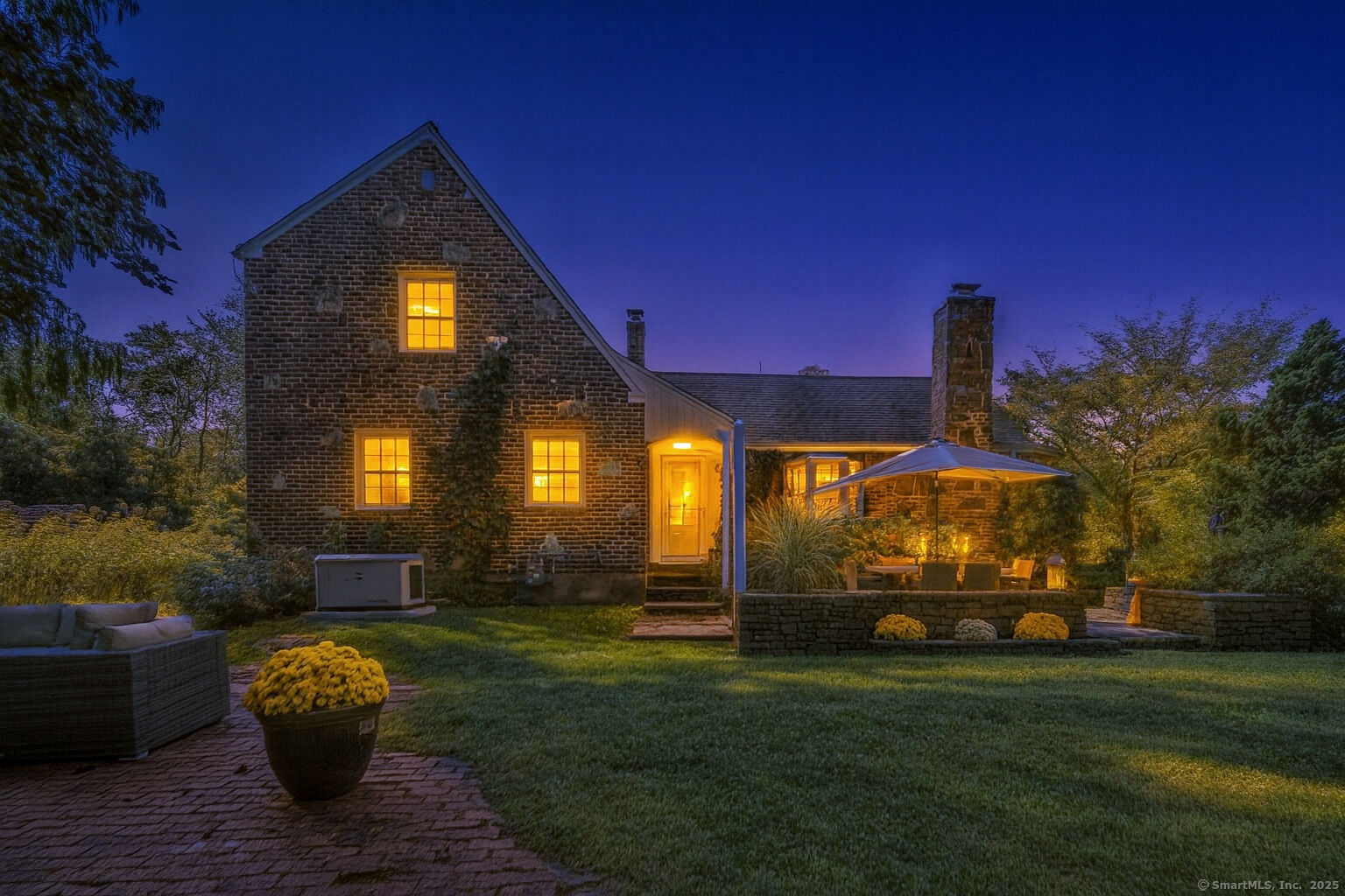 Property Photo:  14 Gledhill Lane  CT 06117 