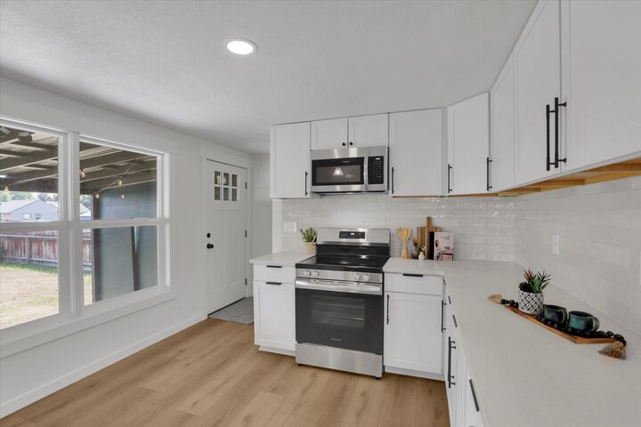 Property Photo:  2411 W Rowan Ave  WA 99205 