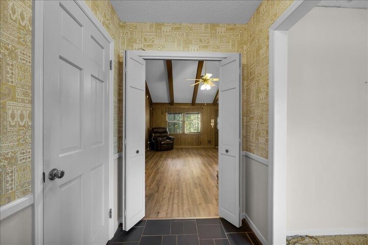 Property Photo: 704 Meadowbrook Drive SC 29307
