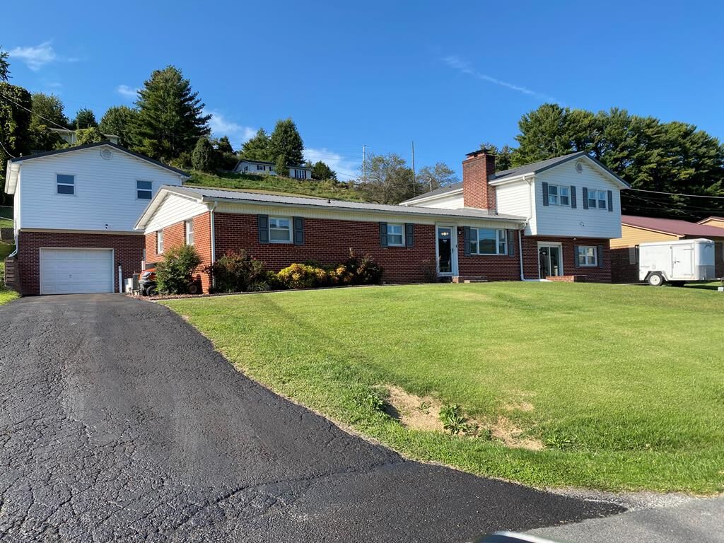 Property Photo:  391 Maid St  VA 24637 