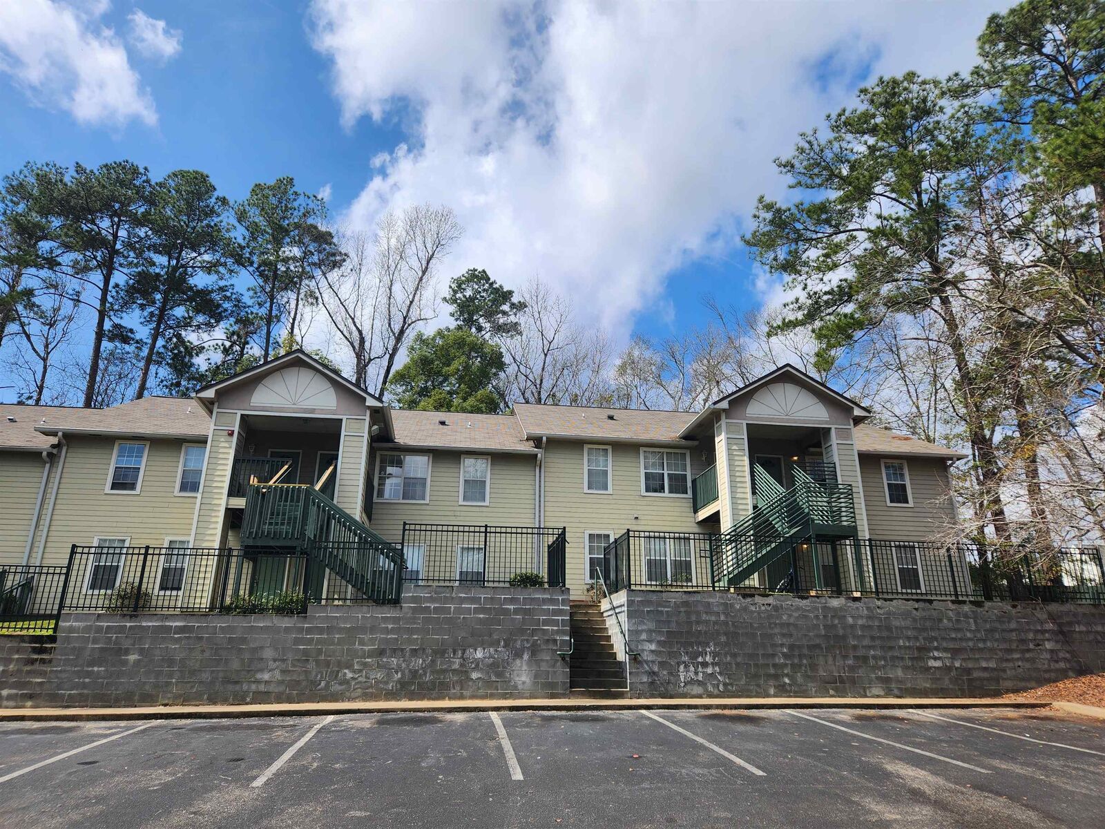 Property Photo:  1100 Green Tree Court D  FL 32304 