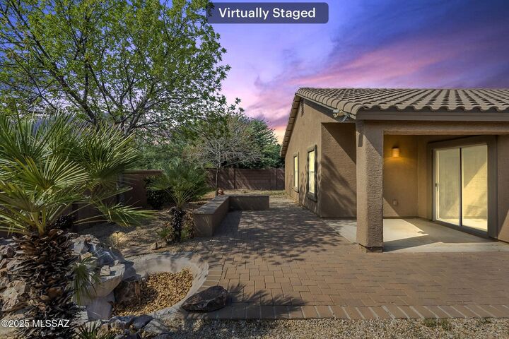 Property Photo:  109 W Calle Paso Suave  AZ 85629 