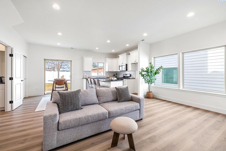 1030 S Underwood Pl  Kennewick WA 99337 photo