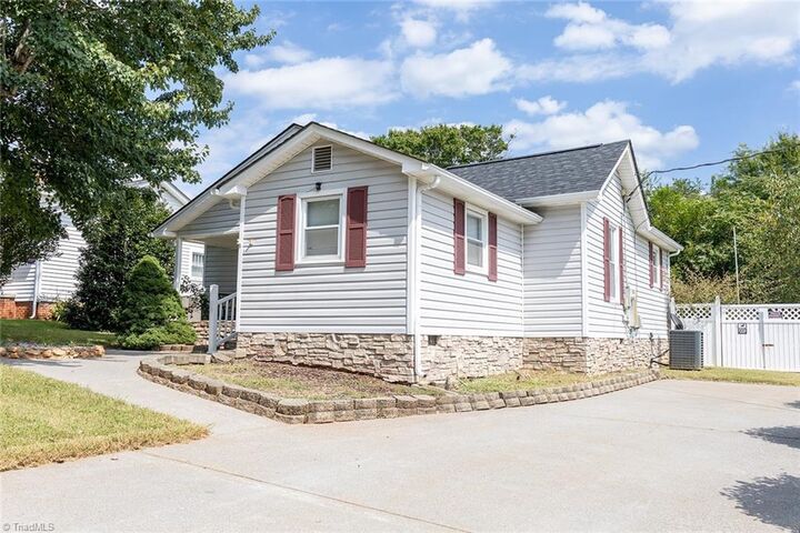 401 N 3rd Avenue  Mayodan NC 27027 photo