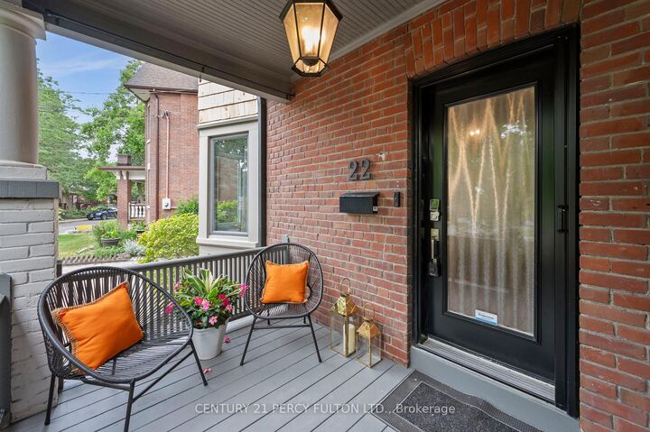 Photo de la propriété:  22 Columbine Avenue  ON M4L 1P3 