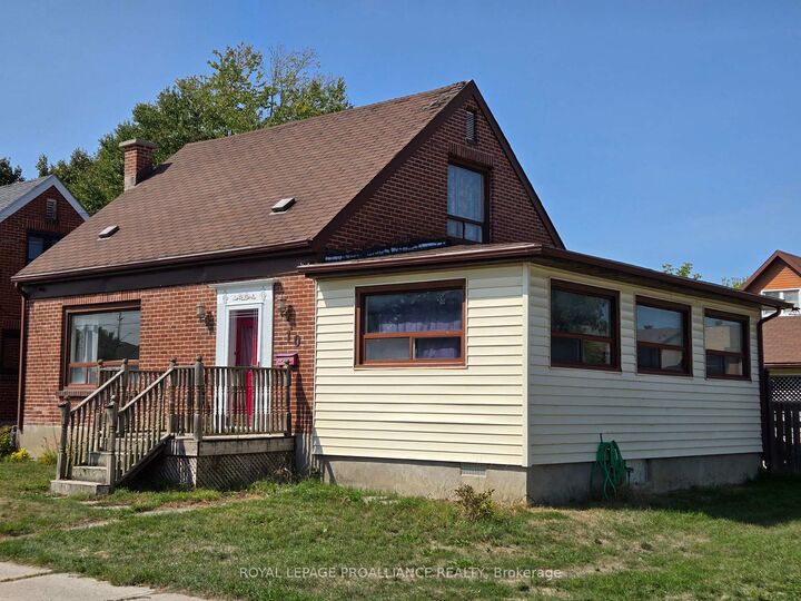 10 Wellington Crescent  Belleville ON K8P 1E1 photo