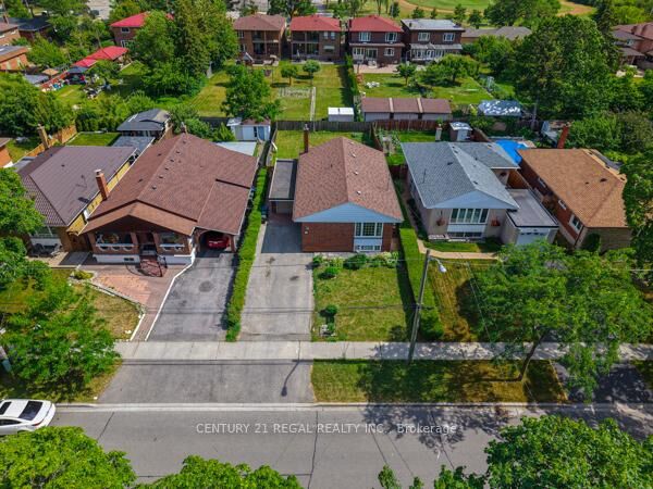Property Photo: 97 Westhampton Drive ON M9R 1Y1
