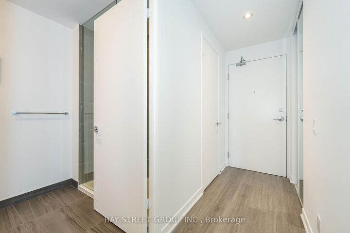 Photo de la propriété:  5 Buttermill Avenue 3208  ON L4K 0J5