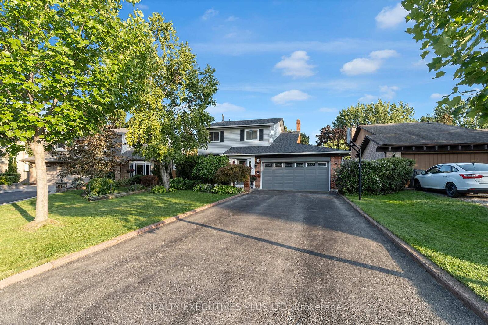 Photo de la propriété:  16 Melita Place  ON L6S 2Z3 