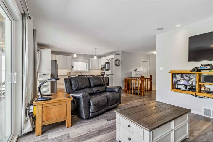Property Photo: 1112 Craigflower Rd BC V9A 2Y1