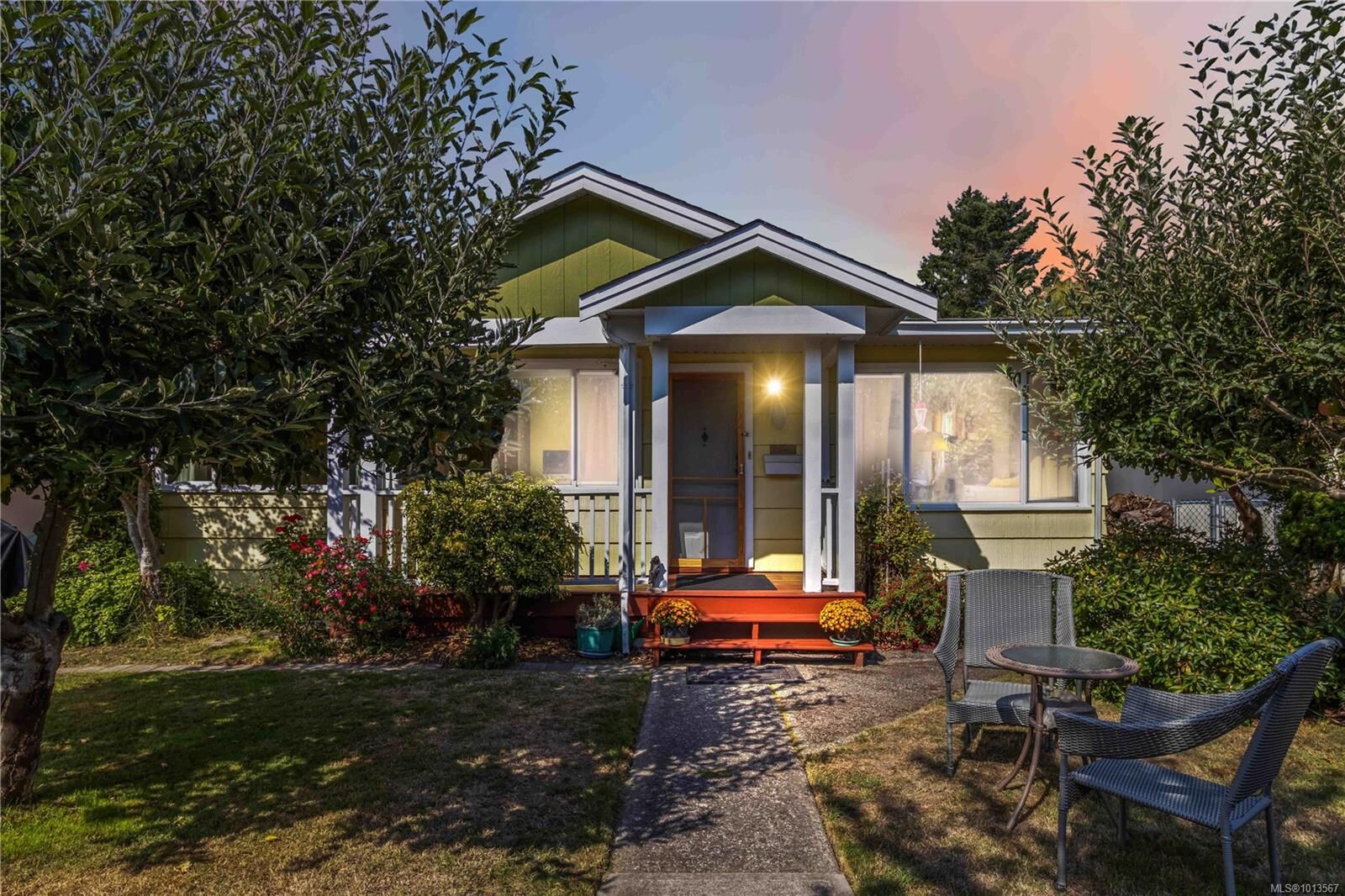Property Photo:  1204 Haultain St  BC V8T 1V7 