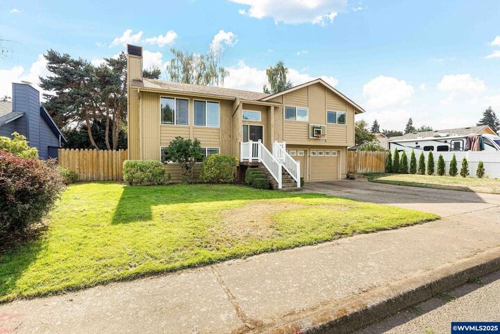 Property Photo: 1926 Modoc Dr NE OR 97303