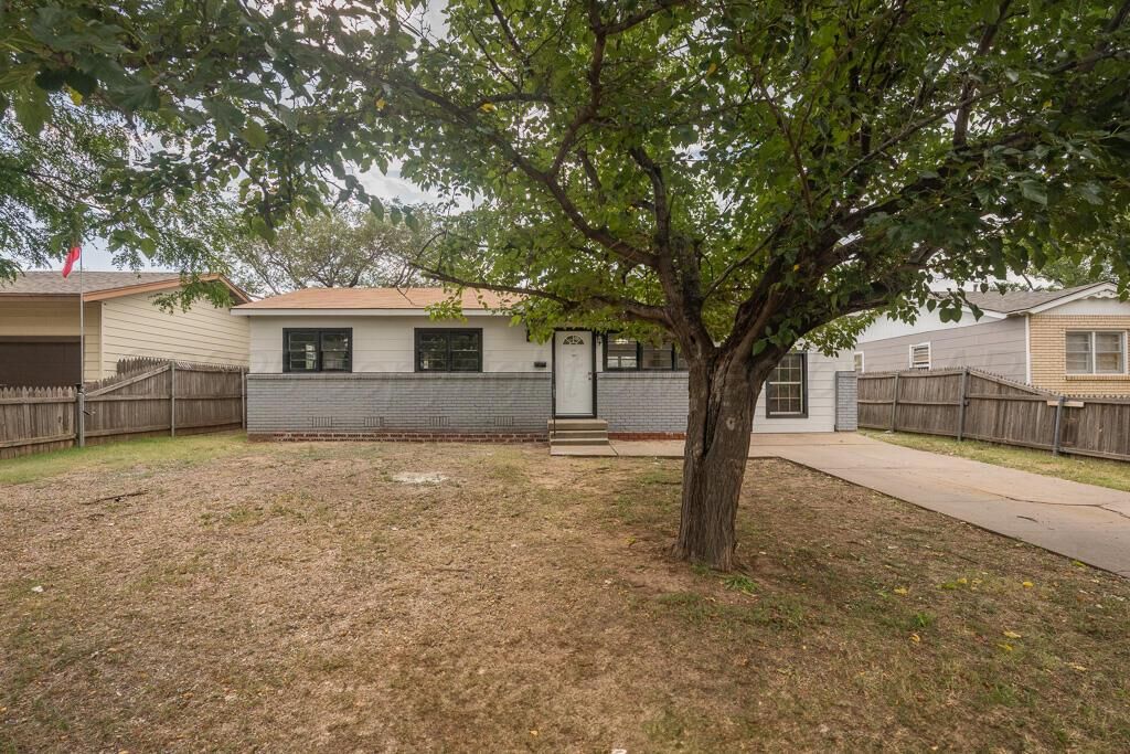 Property Photo:  5122 Crockett Street  TX 79110-3307 