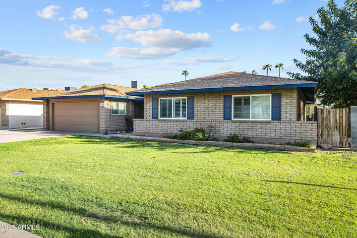Property Photo: 1301 E Watson Drive AZ 85283