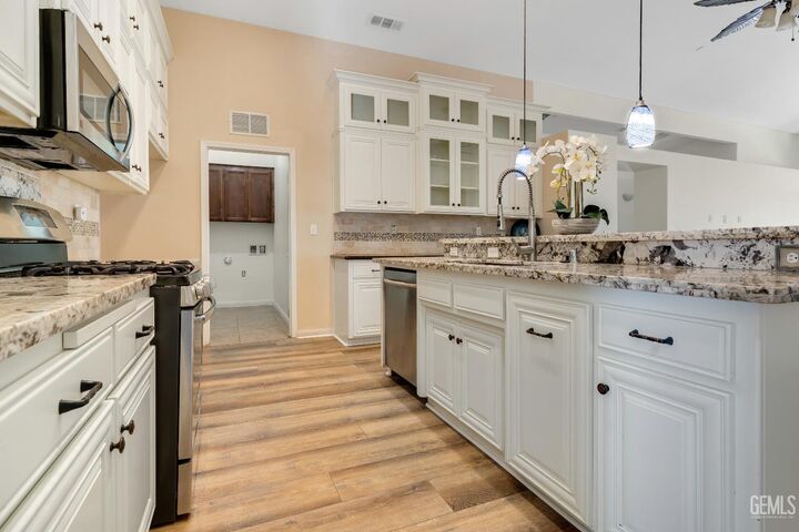 Property Photo: 9320 Cadbury Drive CA 93311