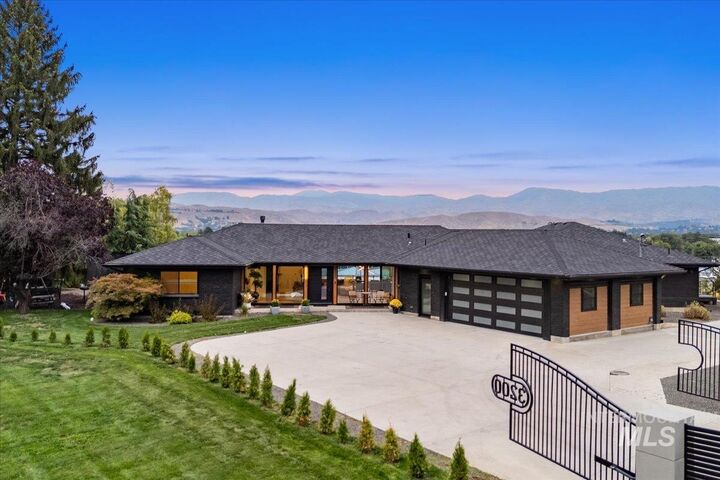 3200 N Mountain View Dr  Boise ID 83704-4635 photo