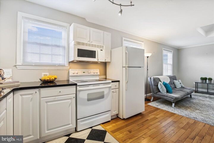 Property Photo:  1317 S Walter Reed Drive S 17301  VA 22204 