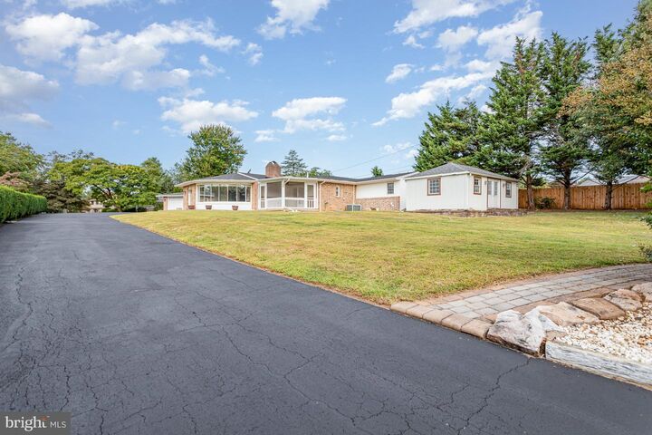 Property Photo:  132 Sunny Slope Lane  PA 17545 