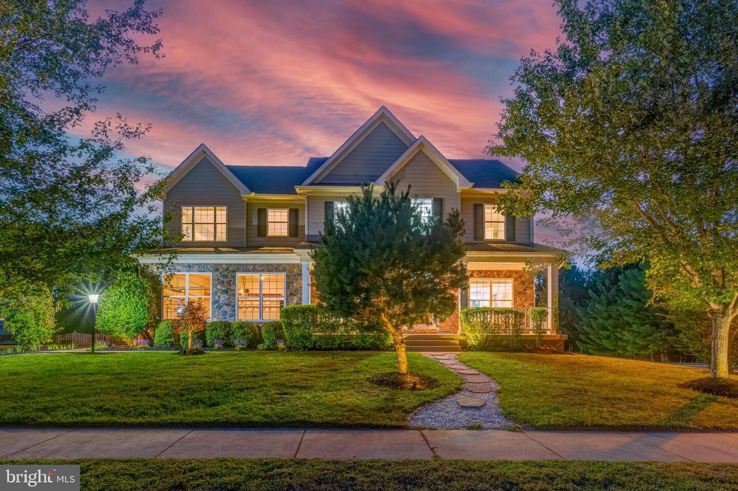 Property Photo: 21899 Knob Hill Place VA 20148