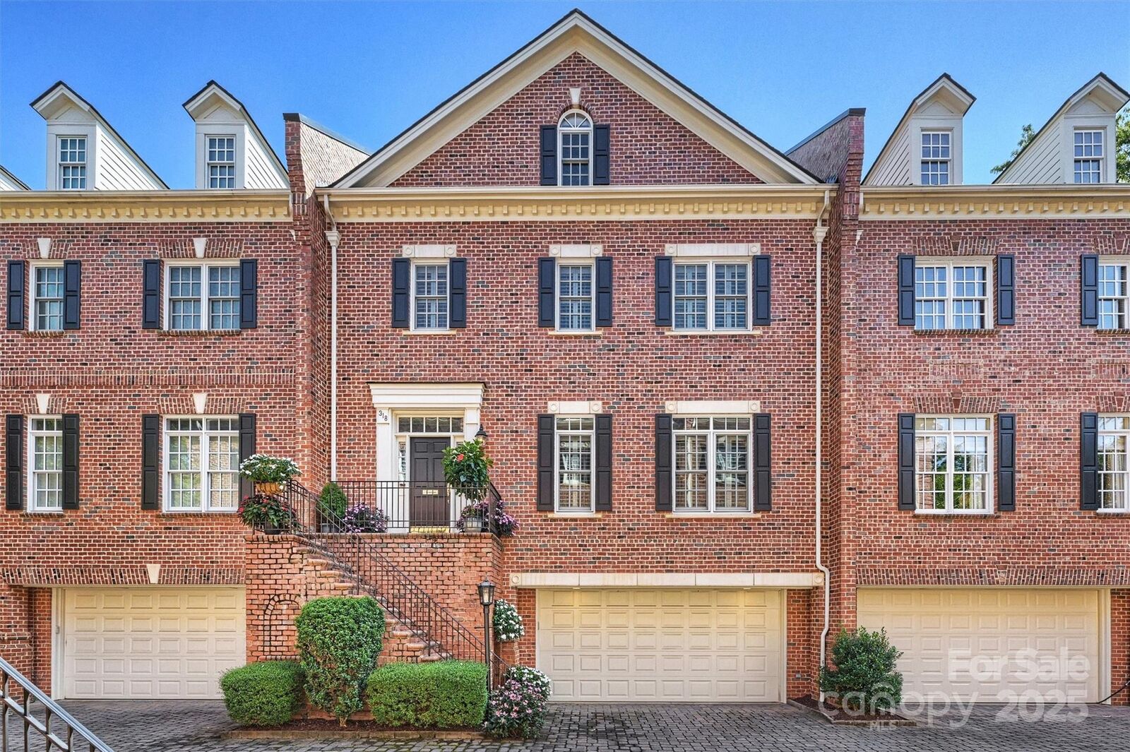 Property Photo:  318 S Laurel Avenue  NC 28207 